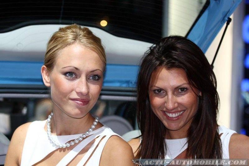mondial-auto-2010-hotesses-32