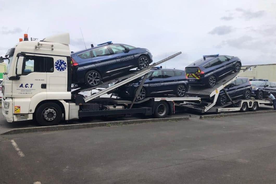 La Gendarmerie s équipe de centaines de Renault Grand Scenic