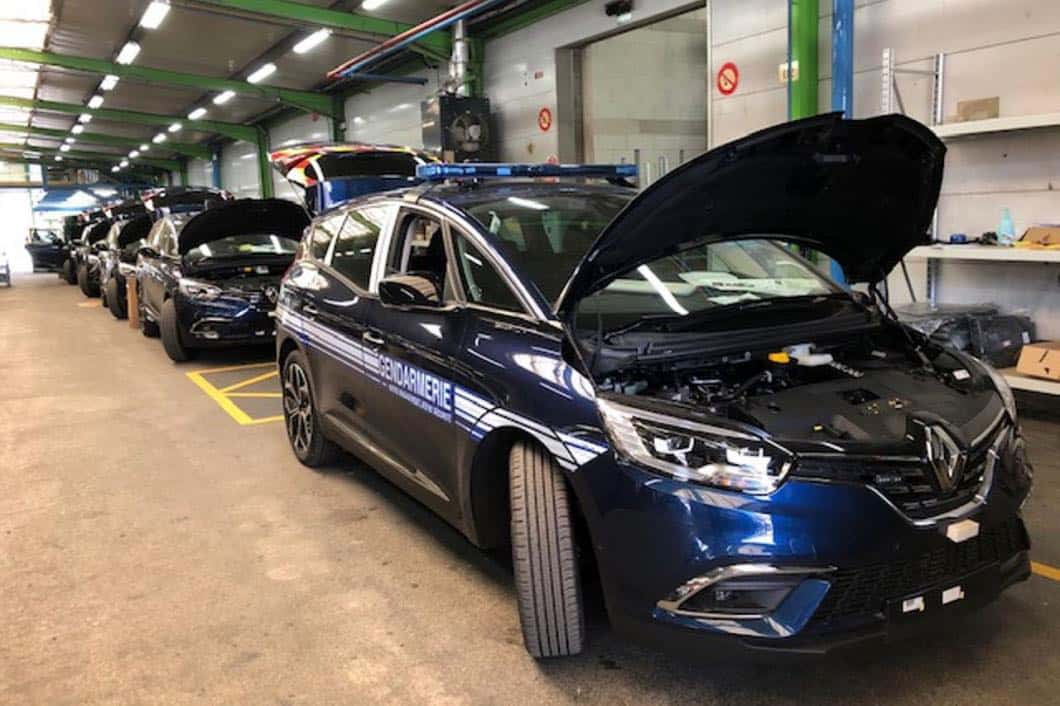 La Gendarmerie s équipe de centaines de Renault Grand Scenic