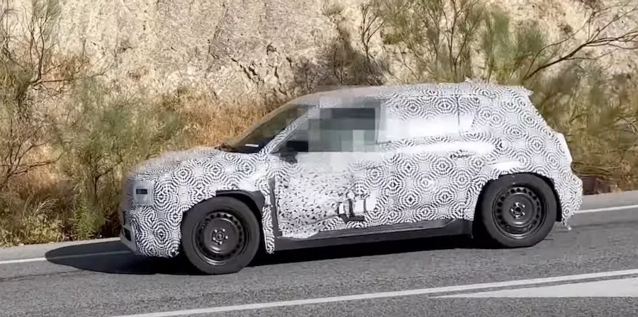 La Renault 4 E-TECH surprise en essais en Espagne - image : NCars