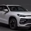 Le Volkswagen Tayron 2025, remplaçant du Tiguan Allspace, sera dévoilé en octobre 2024.