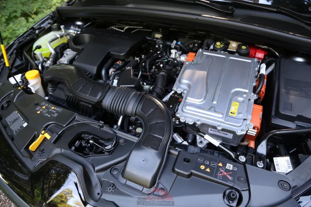 La Colt dispose d'une motorisation full hybride plus efficiente qu'un Mild hybrid 48V