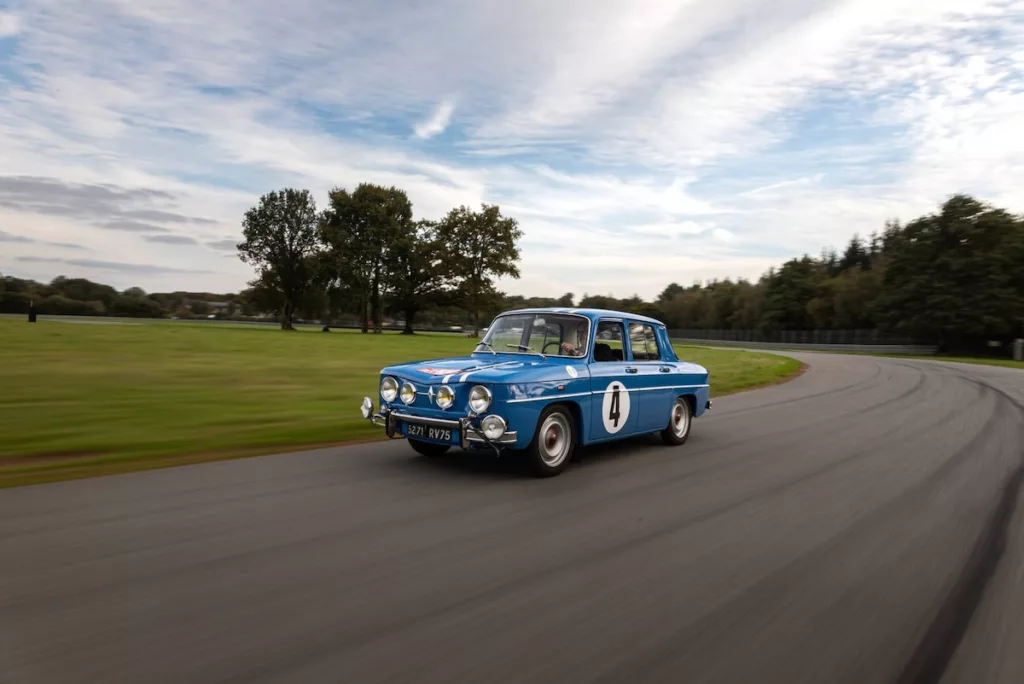 Renault célèbre ses icônes au salon Epoqu’Auto 2024 : de la R8 Gordini à la R17