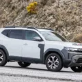 Un prototype de Dacia Duster prouve l'arrivée d'une version inédite